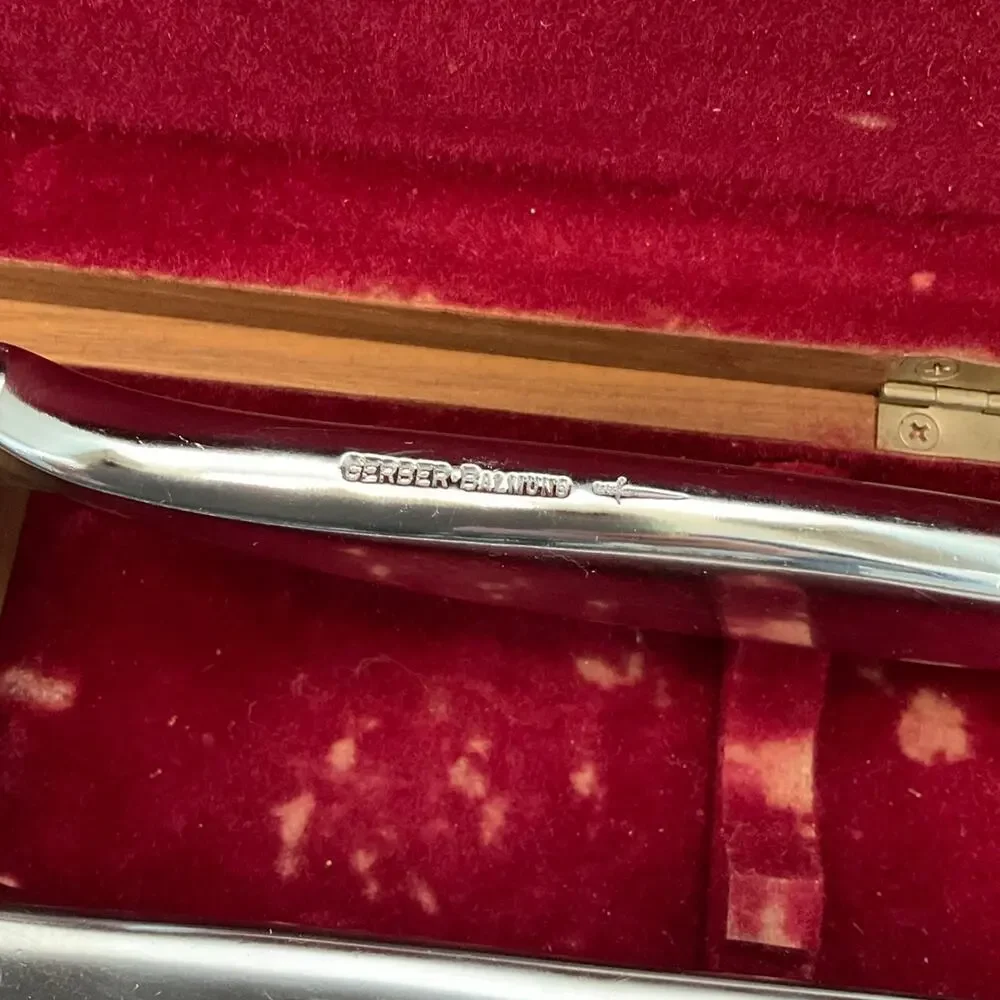 Vintage Gerber Legendary Blades 2‎ piece carving set in a walnut case